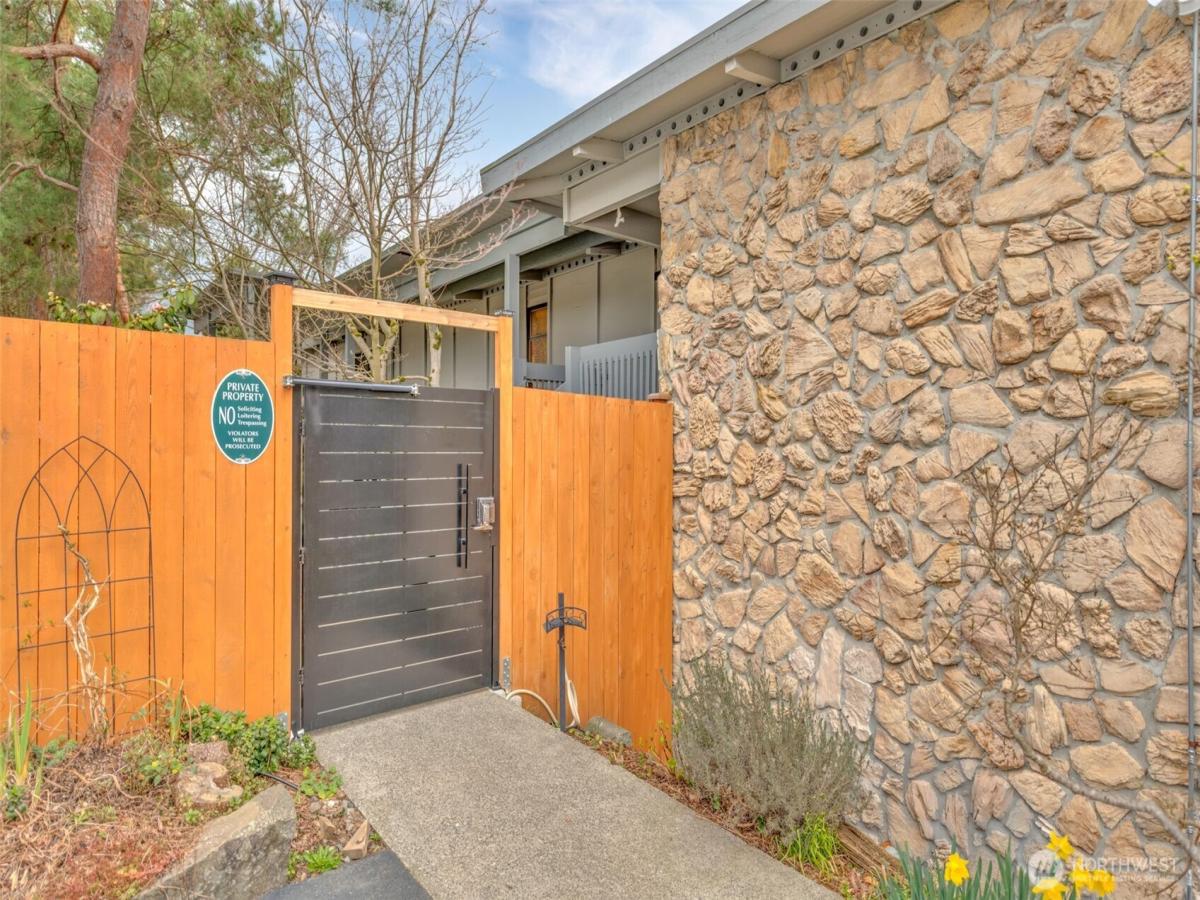 MLS #NWM2342594 image #0