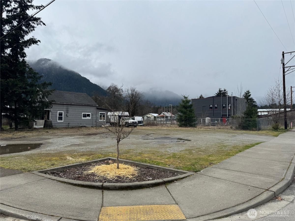 MLS #NWM2343369 image #0