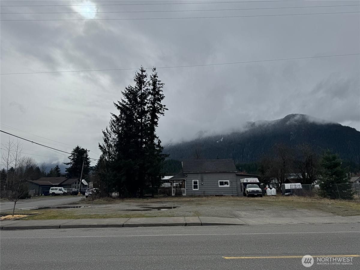 MLS #NWM2343371 image #0