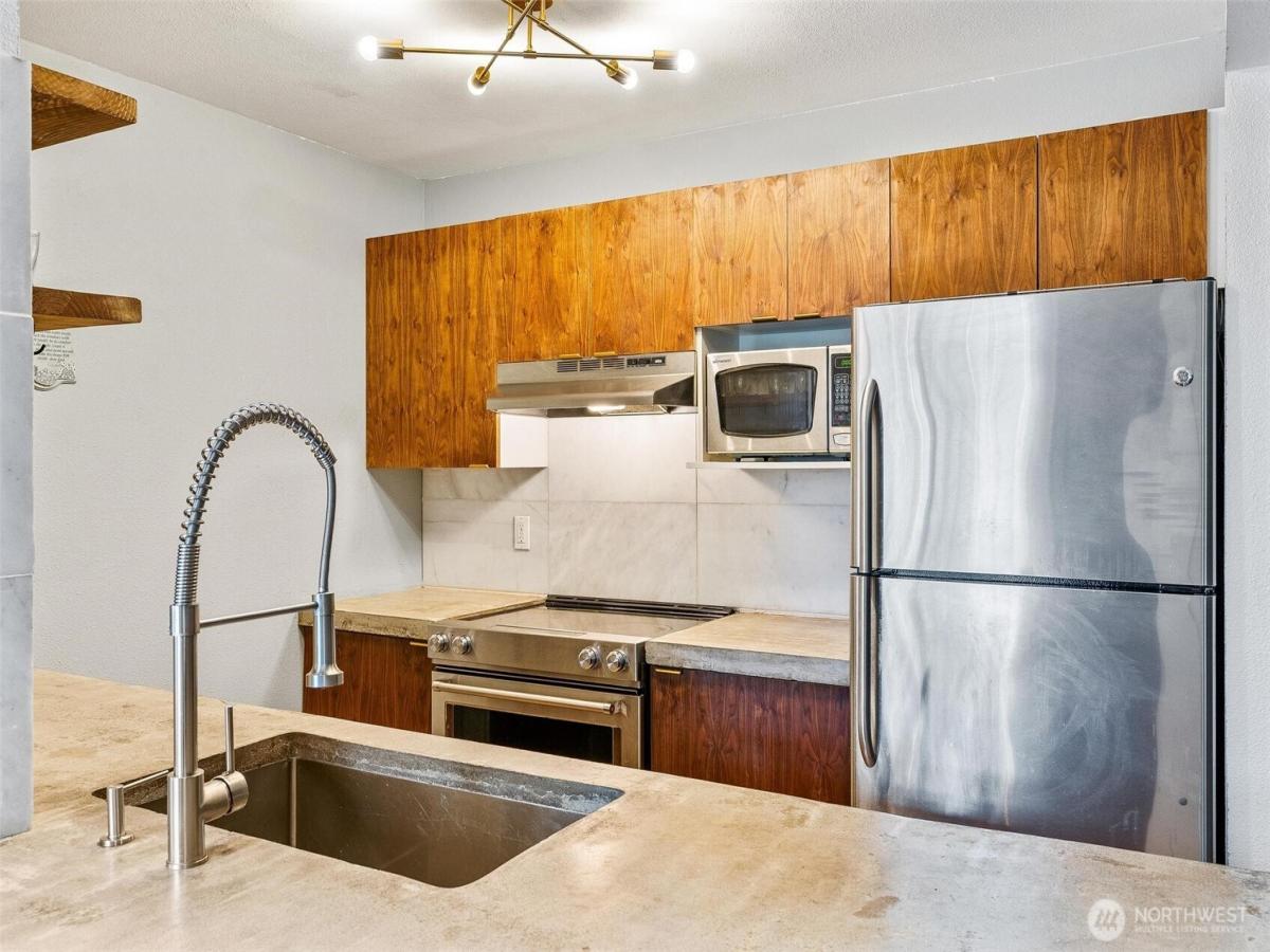 MLS #NWM2350054 image #0