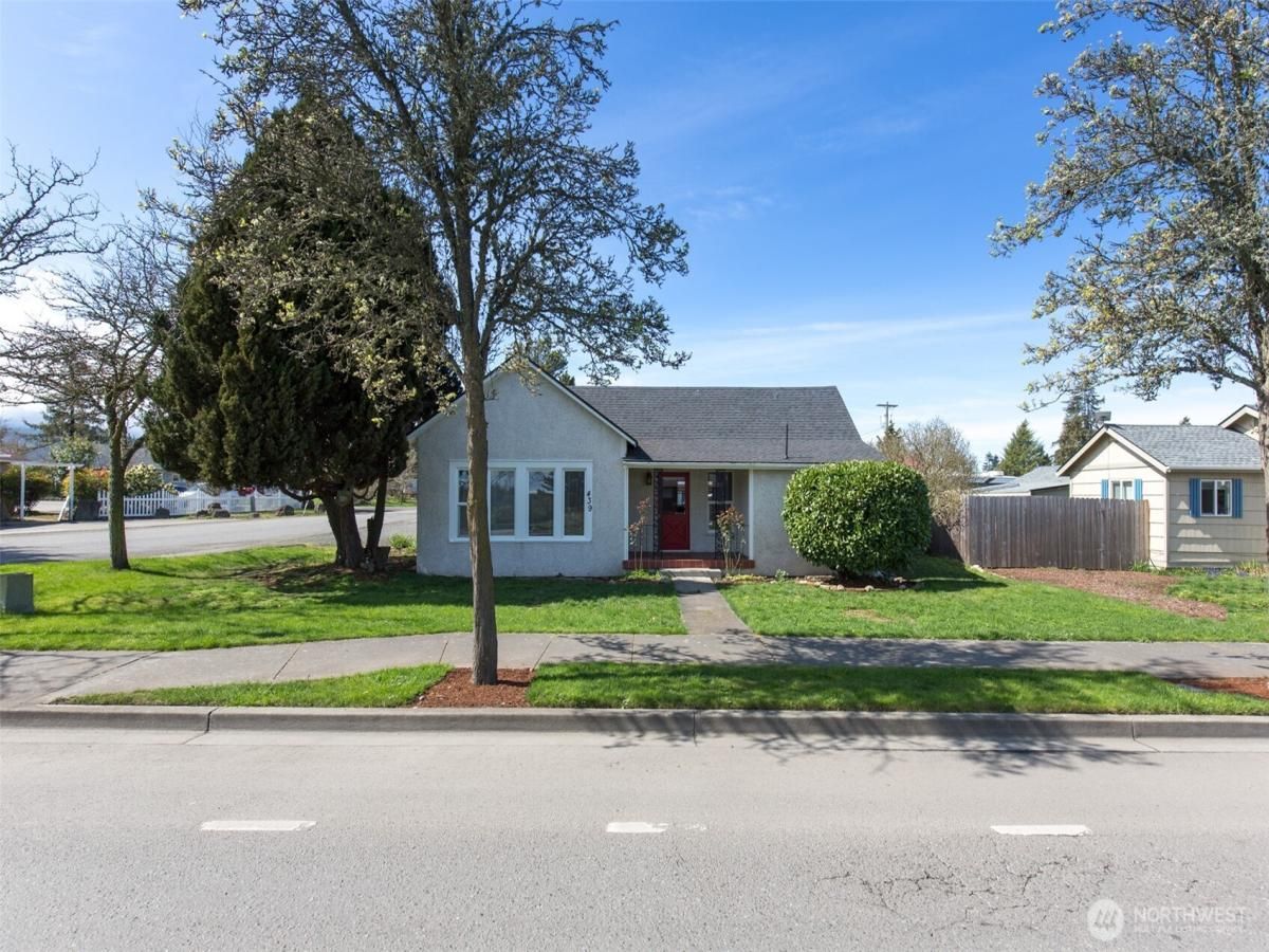 MLS #NWM2354863 image #0