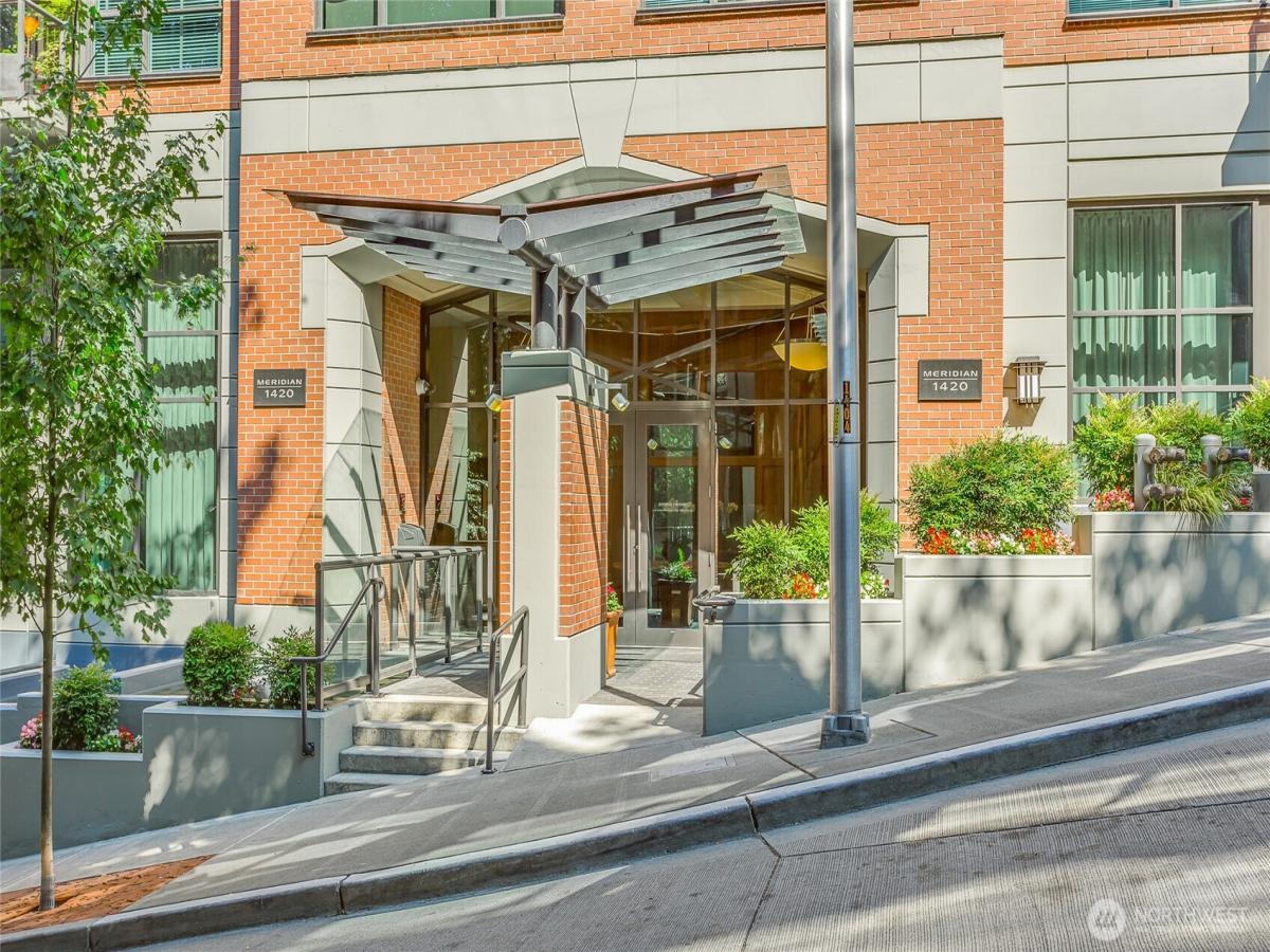 MLS #NWM2356162 image #0