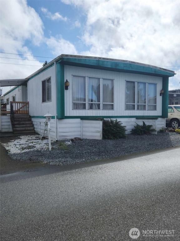 MLS #NWM2358229 image #0
