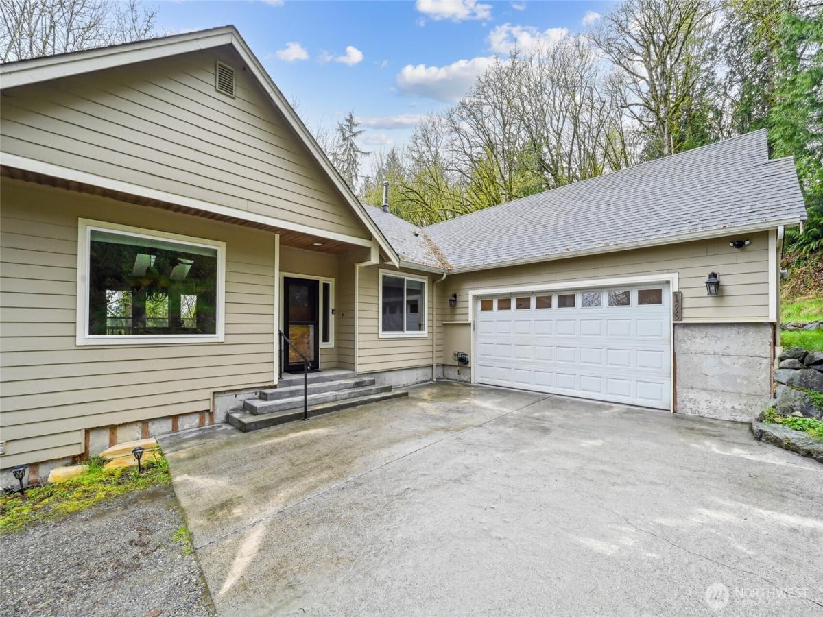 MLS #NWM2358389 image #0