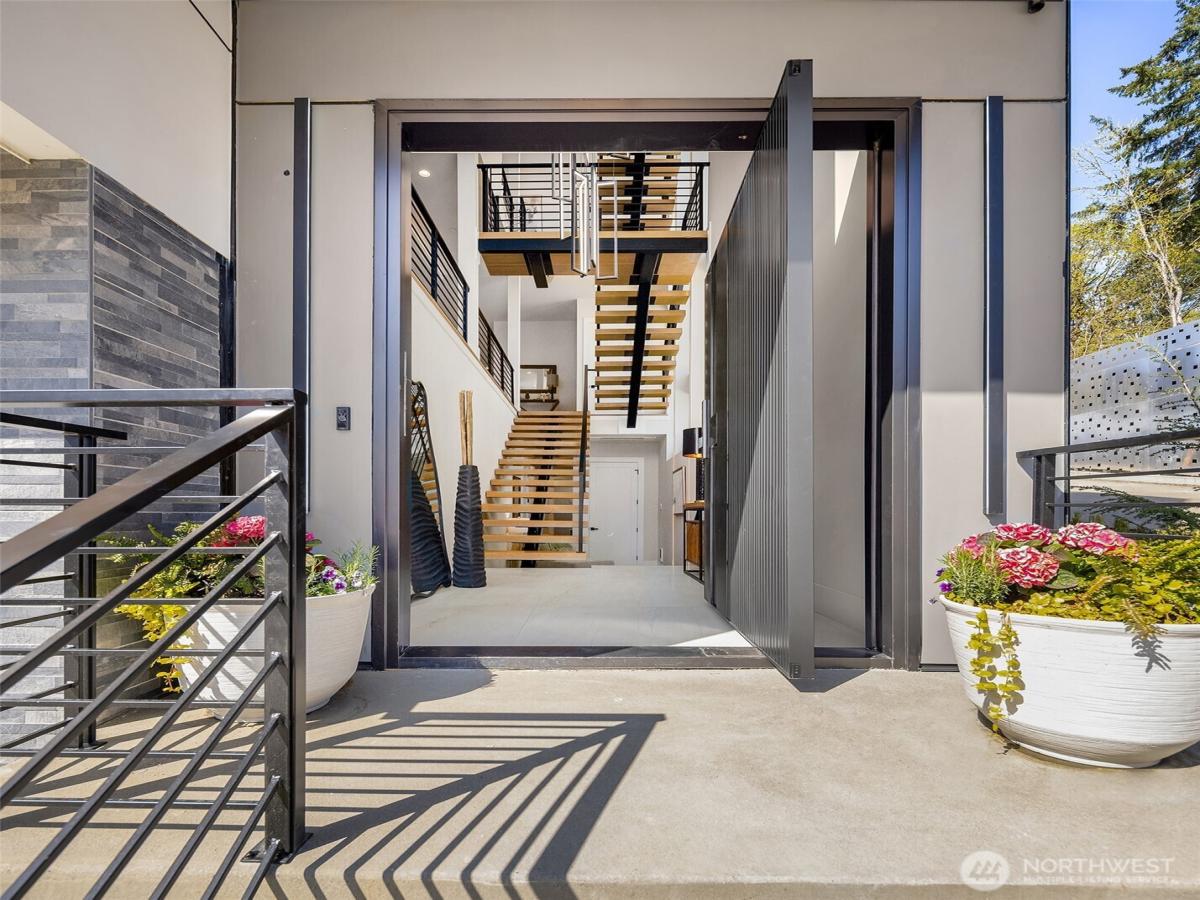 MLS #NWM2360670 image #0