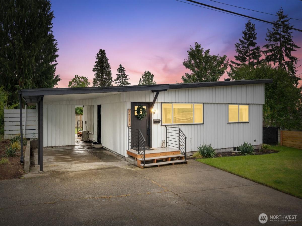 MLS #NWM2366164 image #0