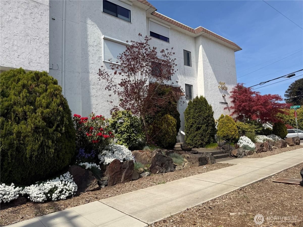 MLS #NWM2366604 image #0