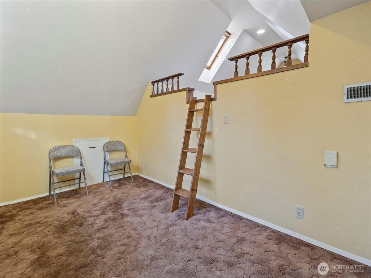 MLS #NWM2366945 image #0