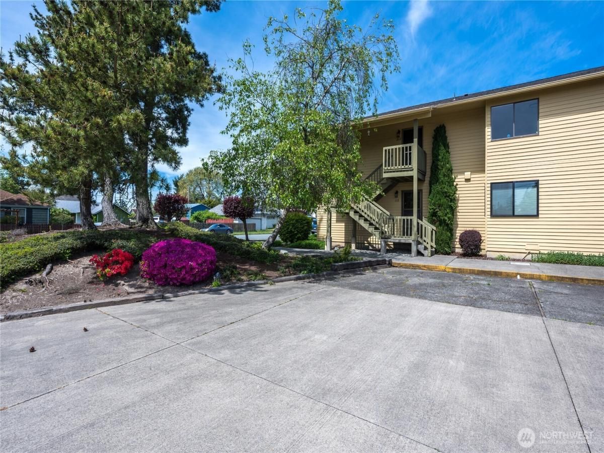 MLS #NWM2369462 image #0