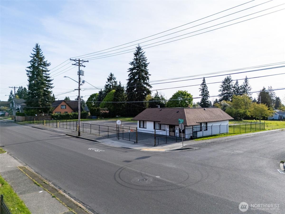 MLS #NWM2369864 image #0