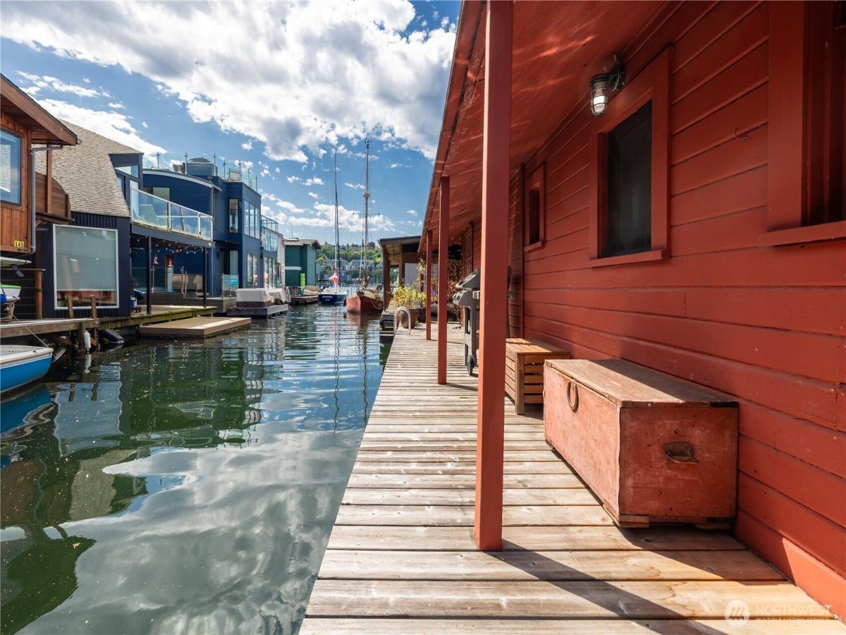 MLS #NWM2370262 image #0