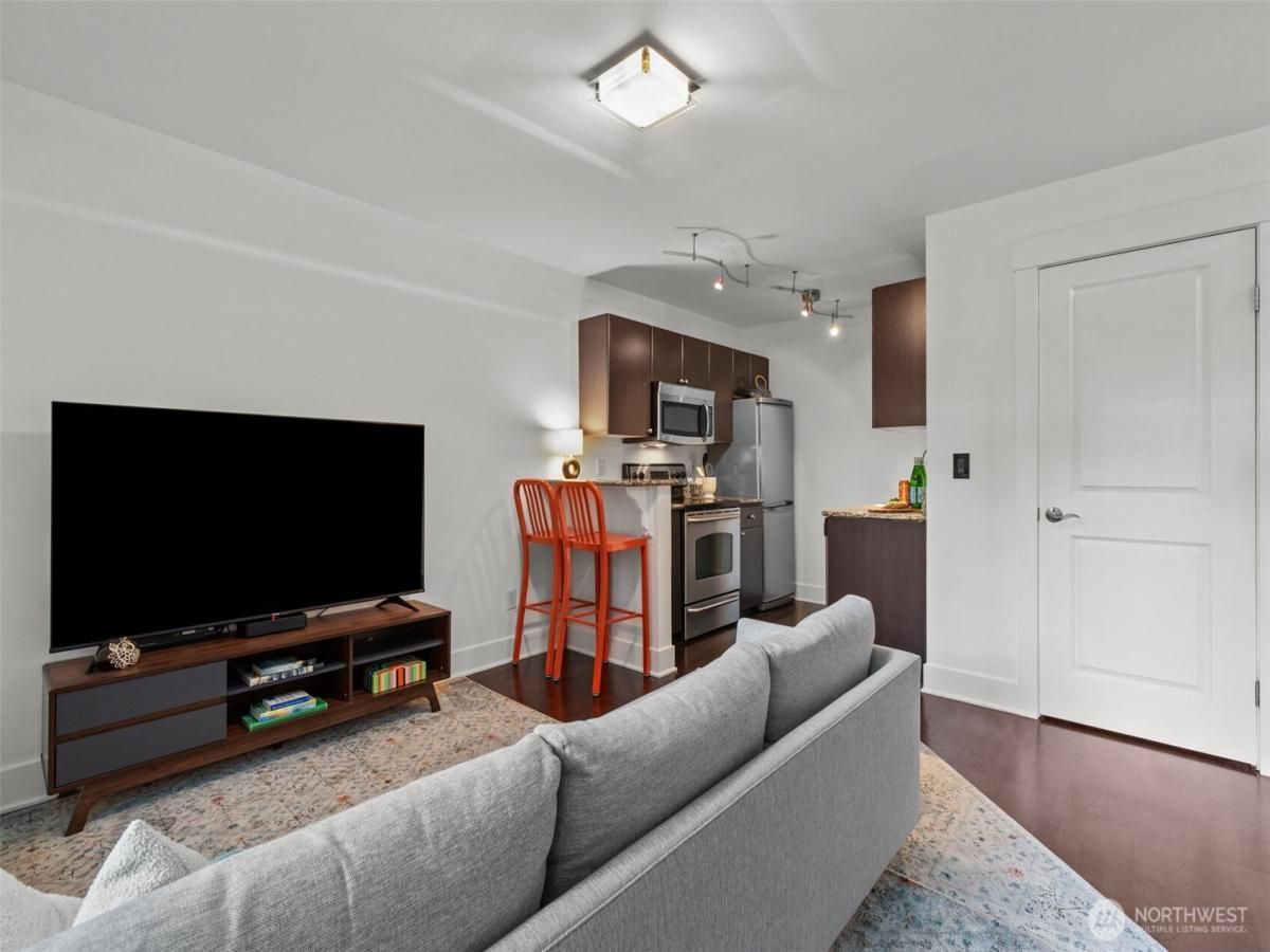 MLS #NWM2370901 image #0