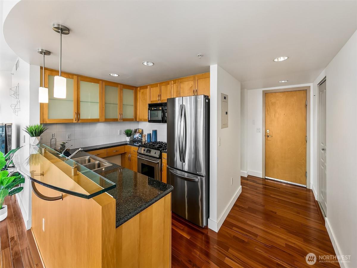 MLS #NWM2370956 image #0