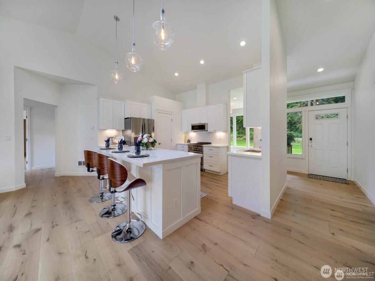 MLS #NWM2371556 image #0