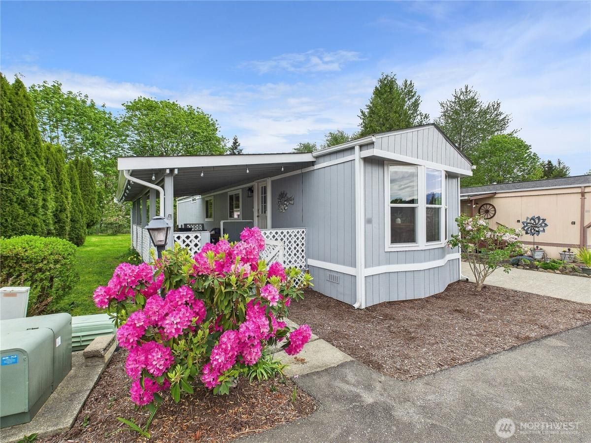 MLS #NWM2372401 image #0