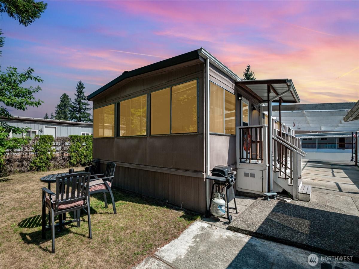 MLS #NWM2373630 image #0