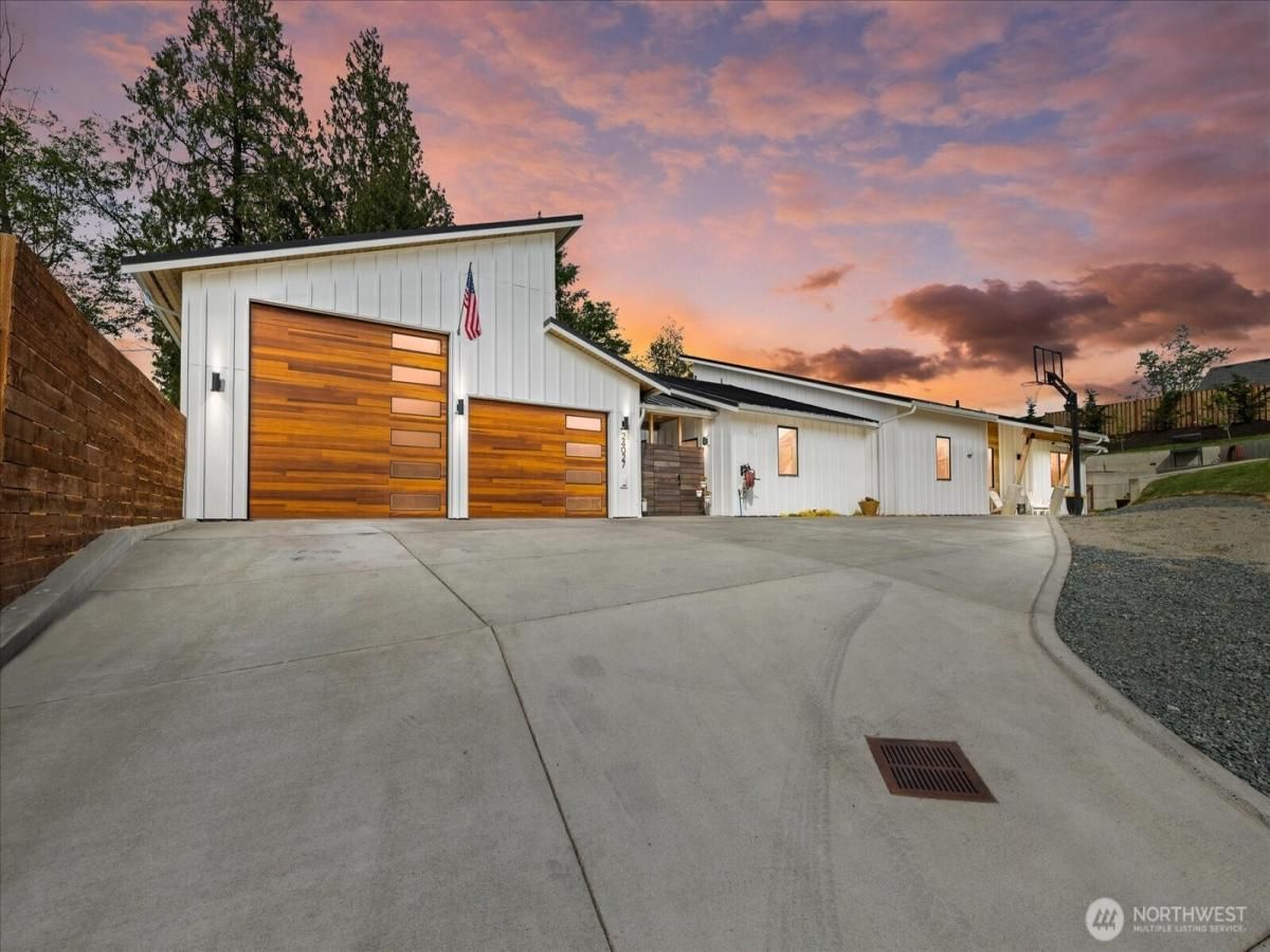 MLS #NWM2374526 image #0