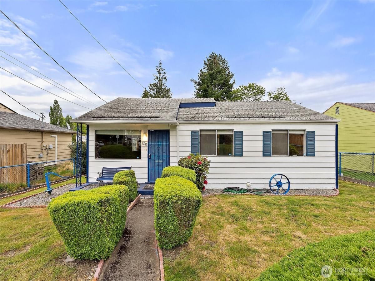 MLS #NWM2374576 image #0