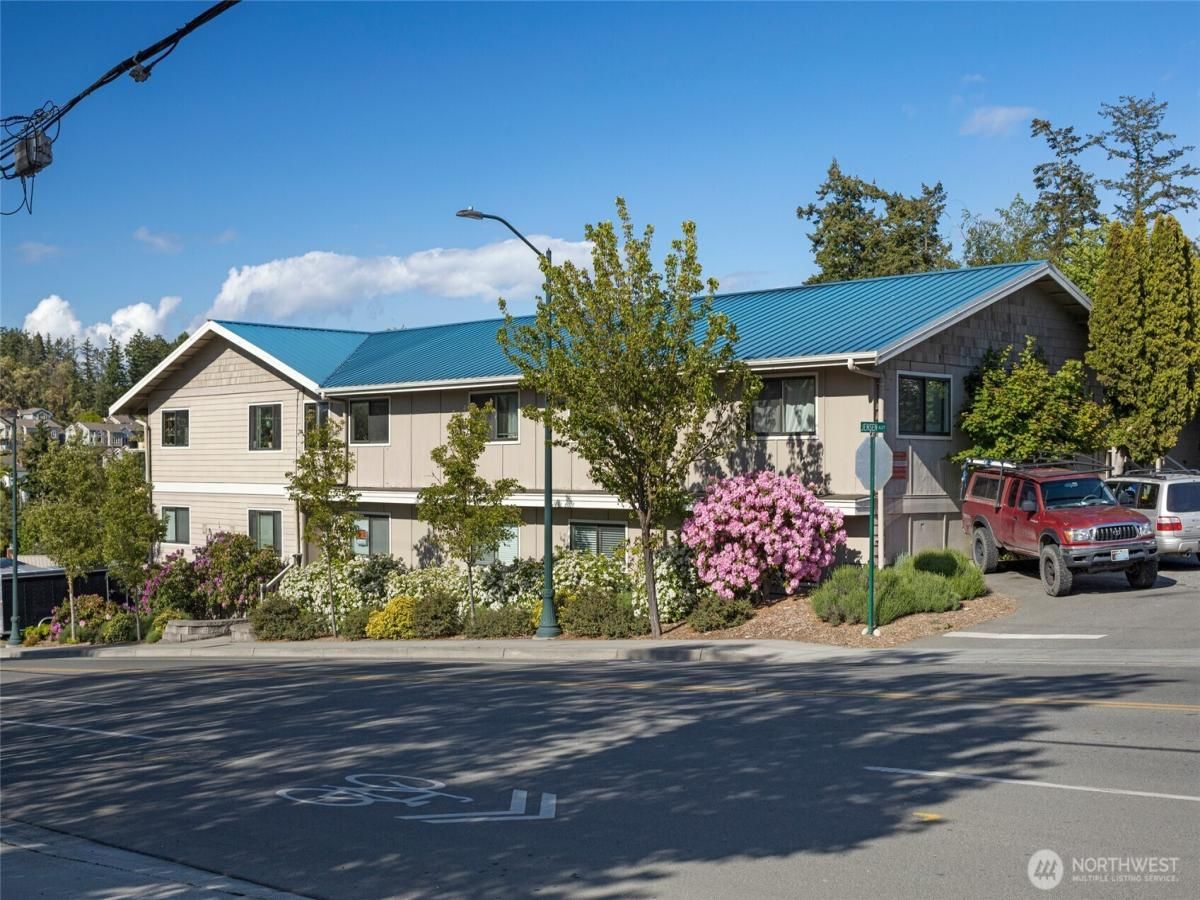 MLS #NWM2377206 image #0