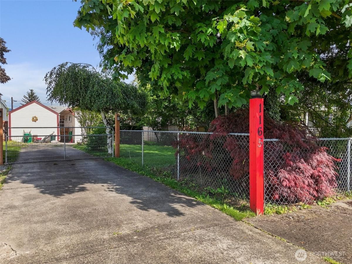 MLS #NWM2381275 image #0