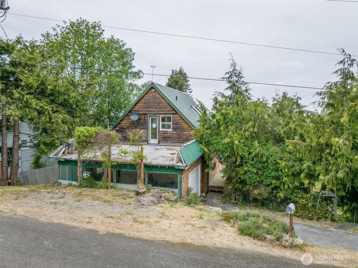 MLS #NWM2381286 image #0