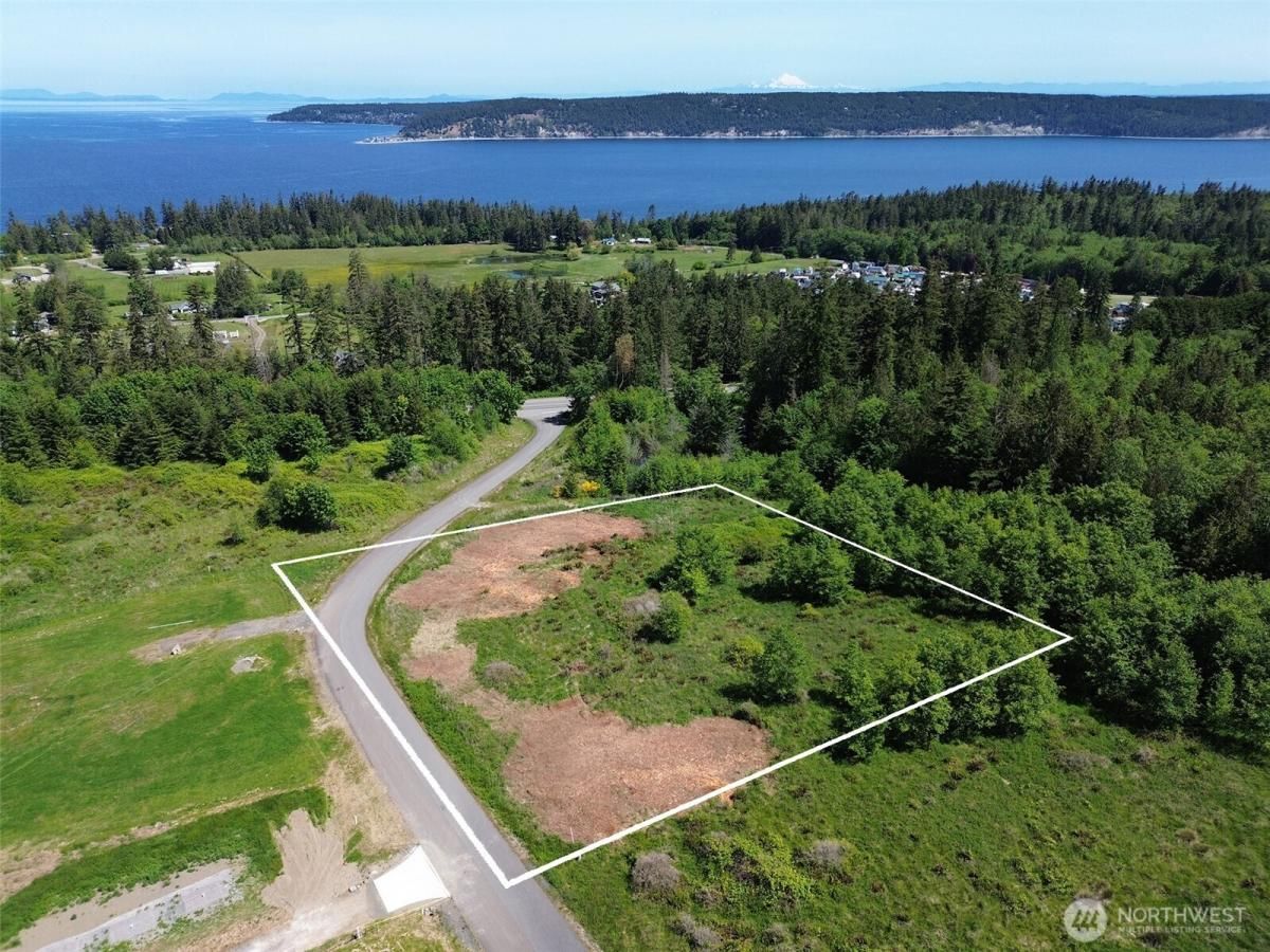MLS #NWM2381302 image #0