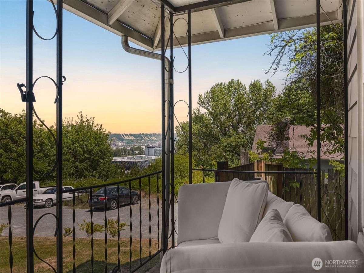 MLS #NWM2385401 image #0