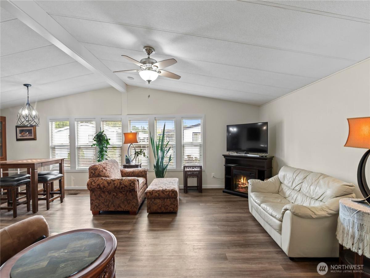 MLS #NWM2385508 image #0