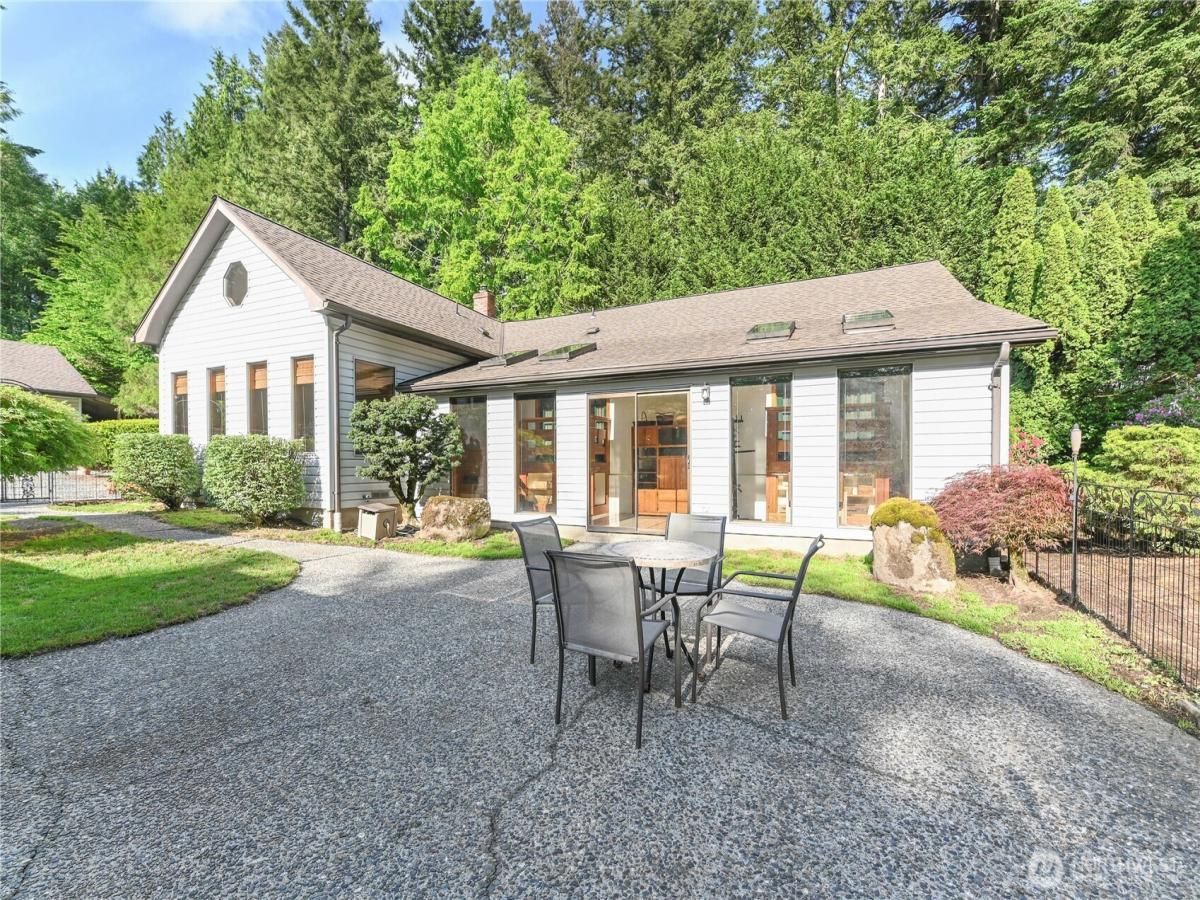 MLS #NWM2385832 image #0