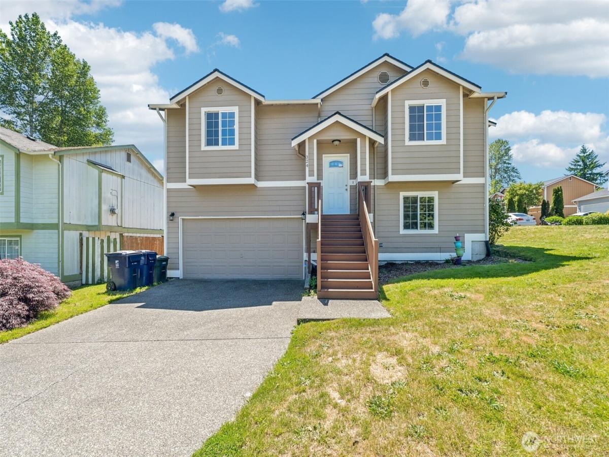 MLS #NWM2385955 image #0