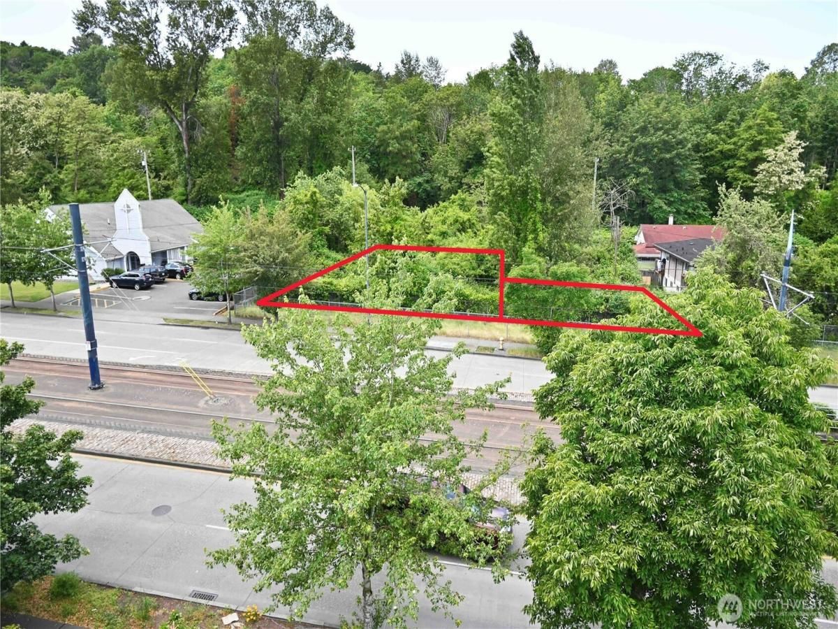 MLS #NWM2386601 image #0