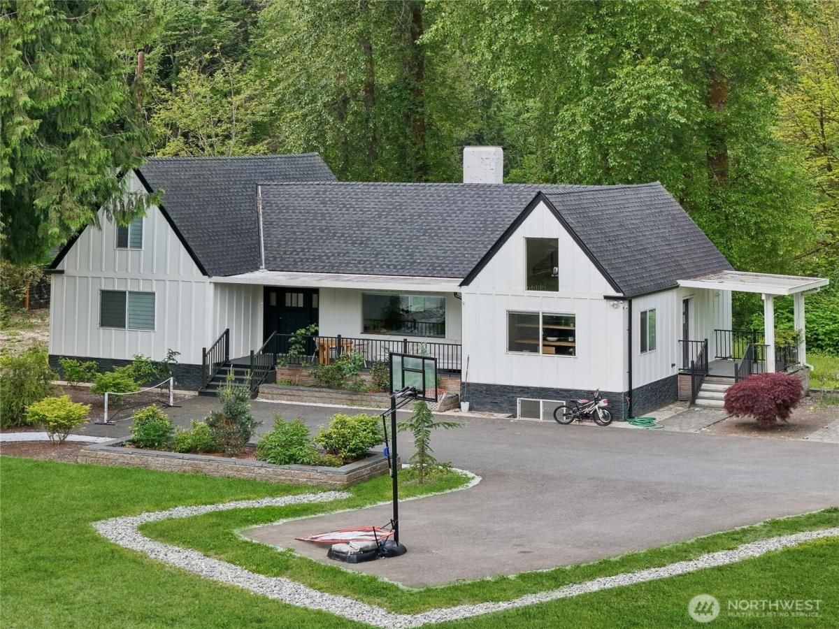 MLS #NWM2386812 image #0