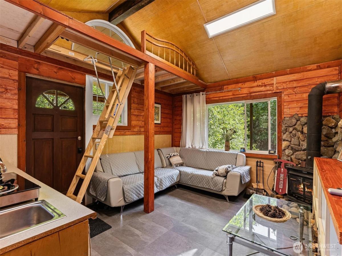 MLS #NWM2387751 image #0