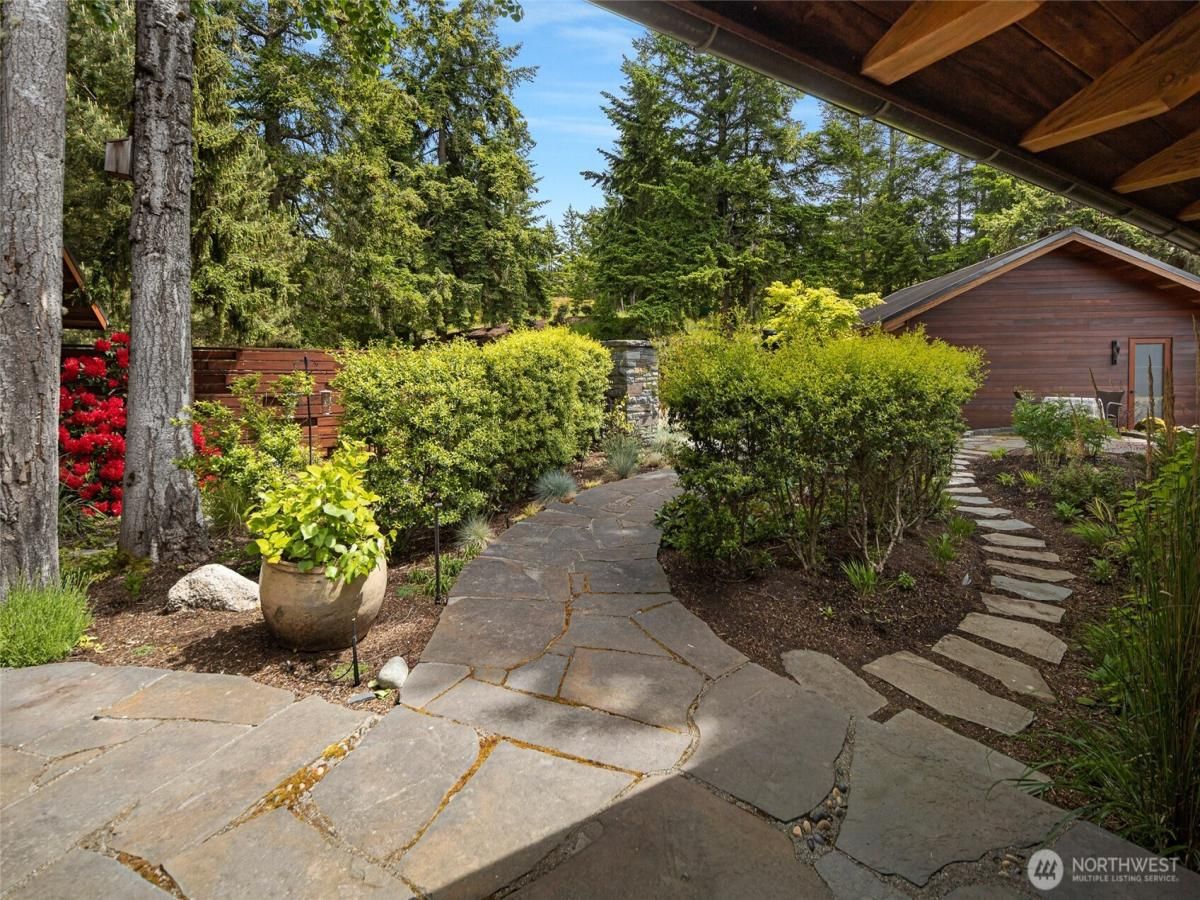 MLS #NWM2389584 image #0