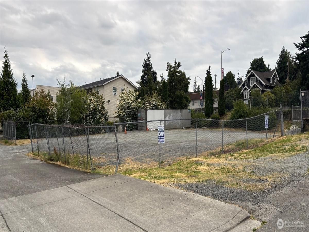 MLS #NWM2389675 image #0