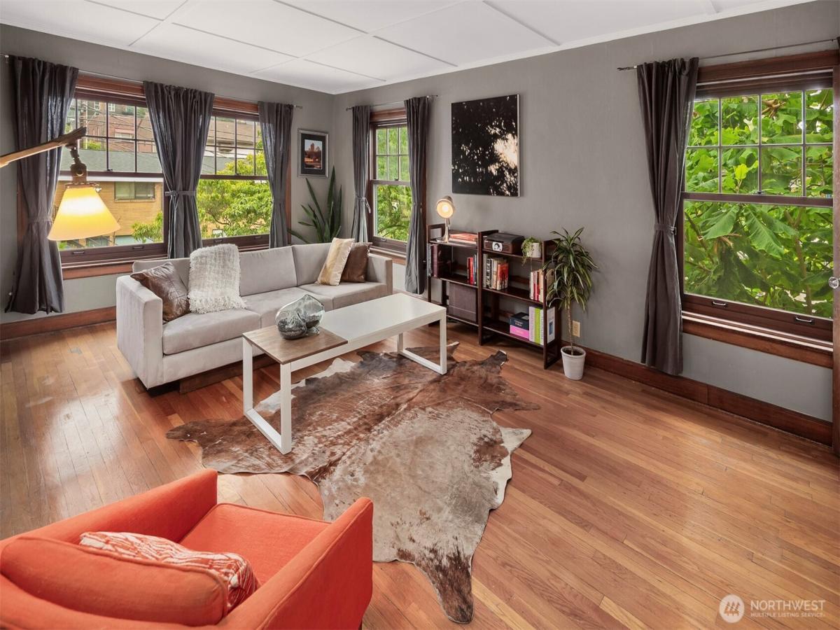 MLS #NWM2394833 image #0