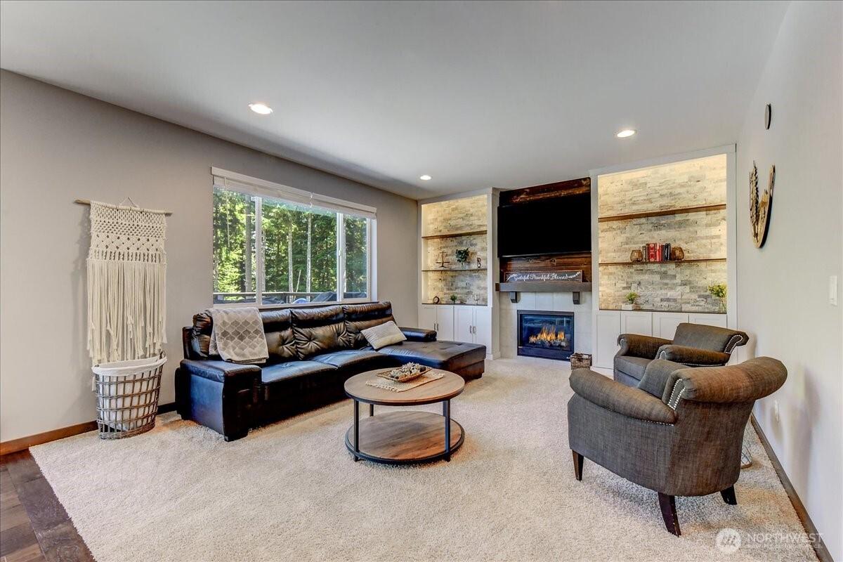 MLS #NWM2395238 image #0