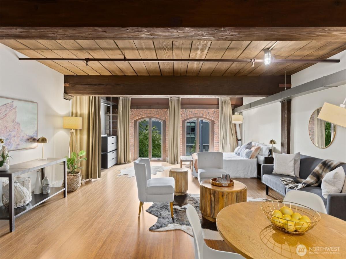 MLS #NWM2395532 image #0