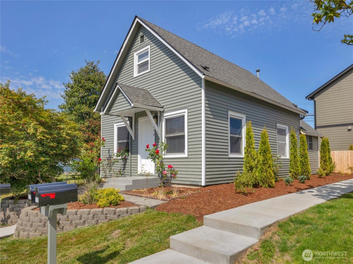 MLS #NWM2395550 image #0