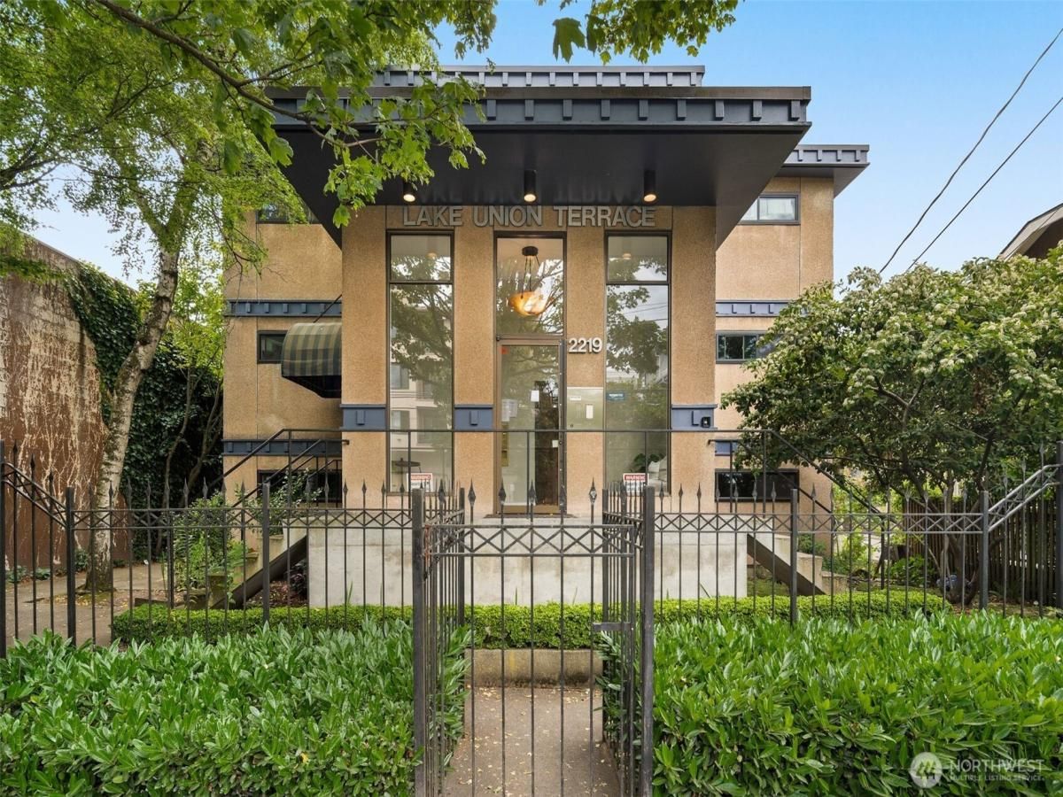 MLS #NWM2395912 image #0