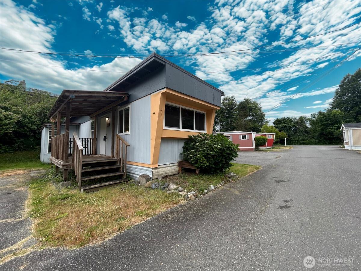 MLS #NWM2397316 image #0