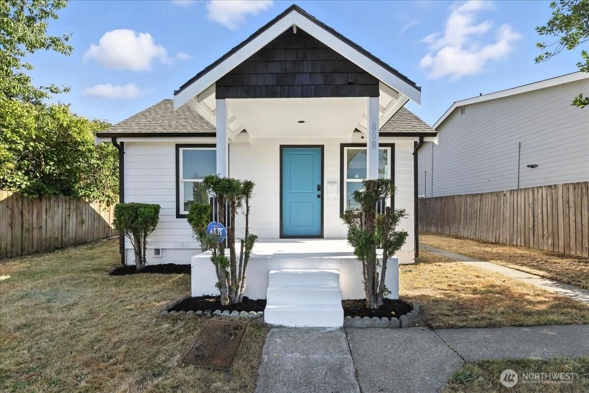 MLS #NWM2407638 image #0