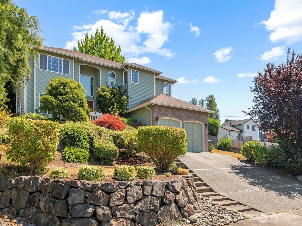 MLS #NWM2409645 image #0