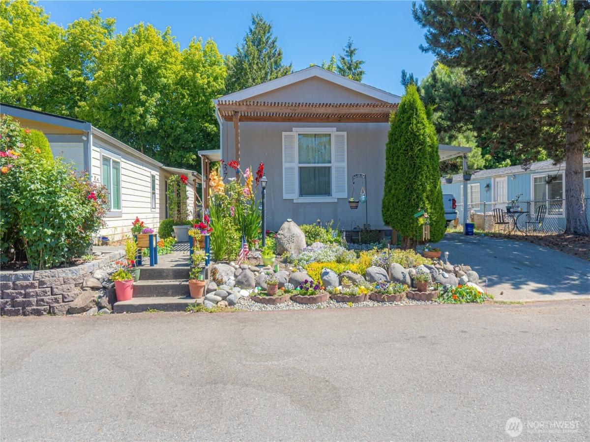 MLS #NWM2414584 image #0