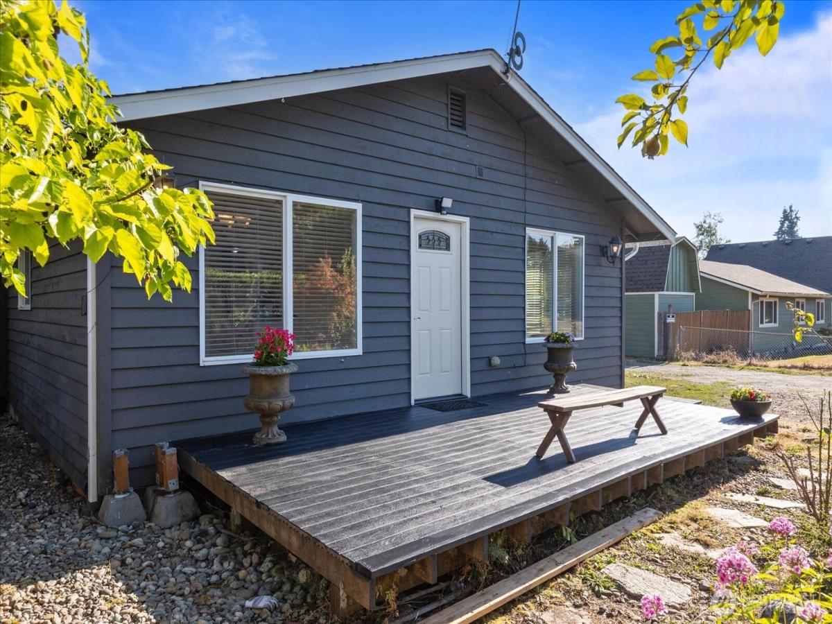 MLS #NWM2414665 image #0