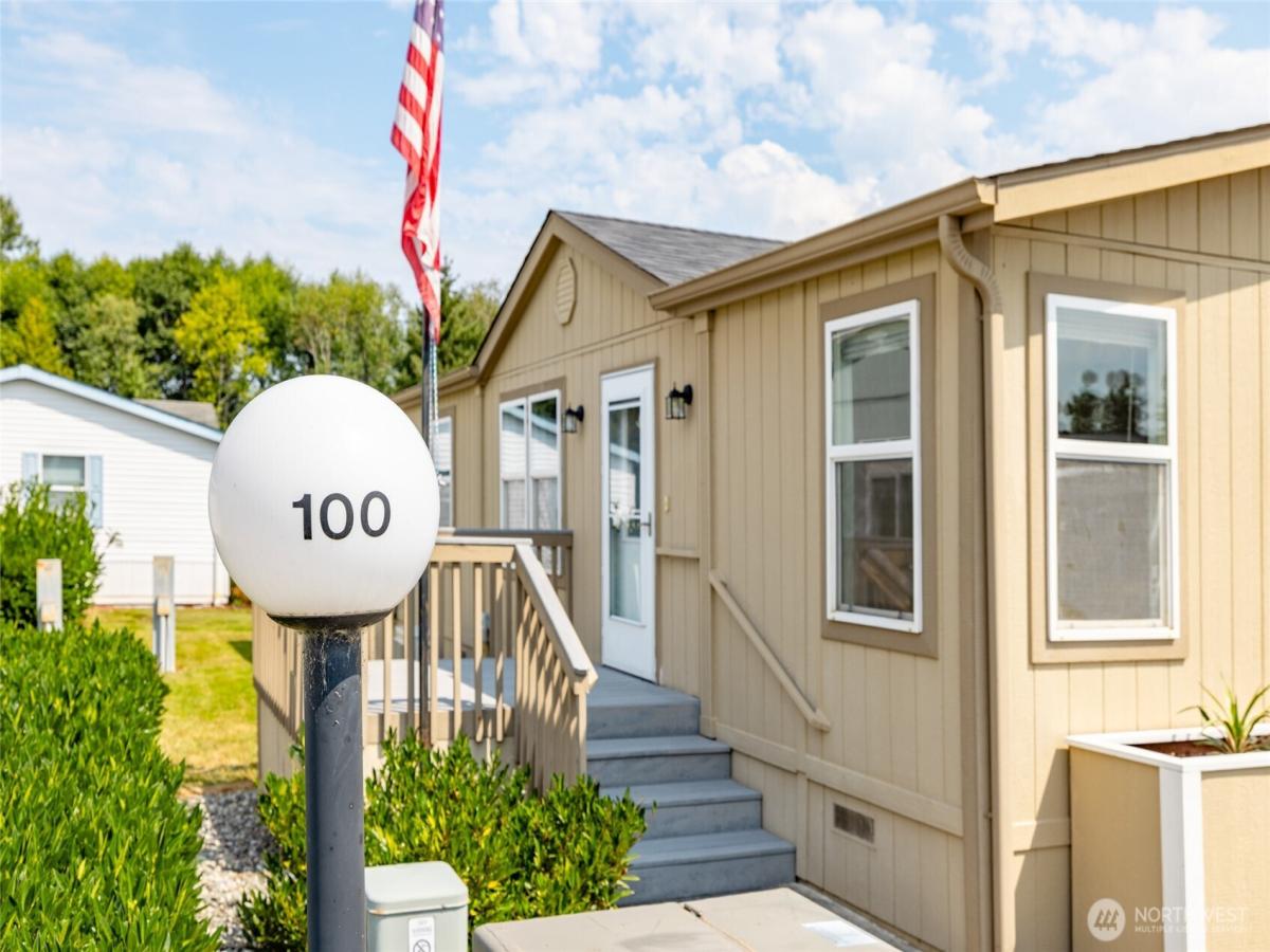 MLS #NWM2415933 image #0