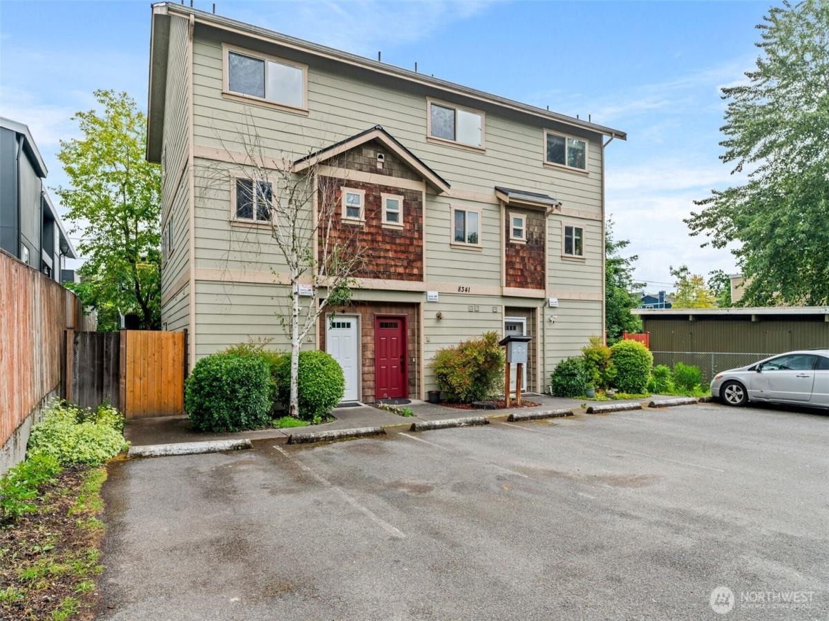 MLS #NWM2415965 image #0