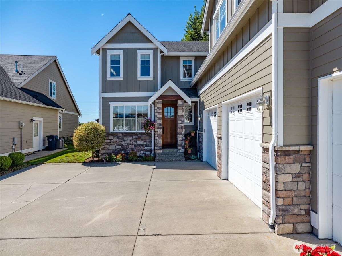 MLS #NWM2417848 image #0