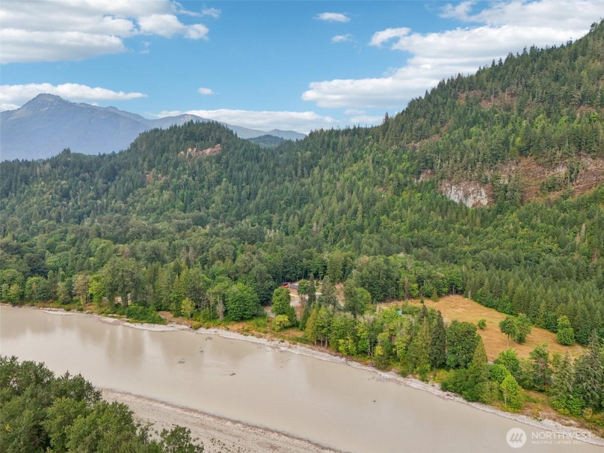 MLS #NWM2418502 image #0