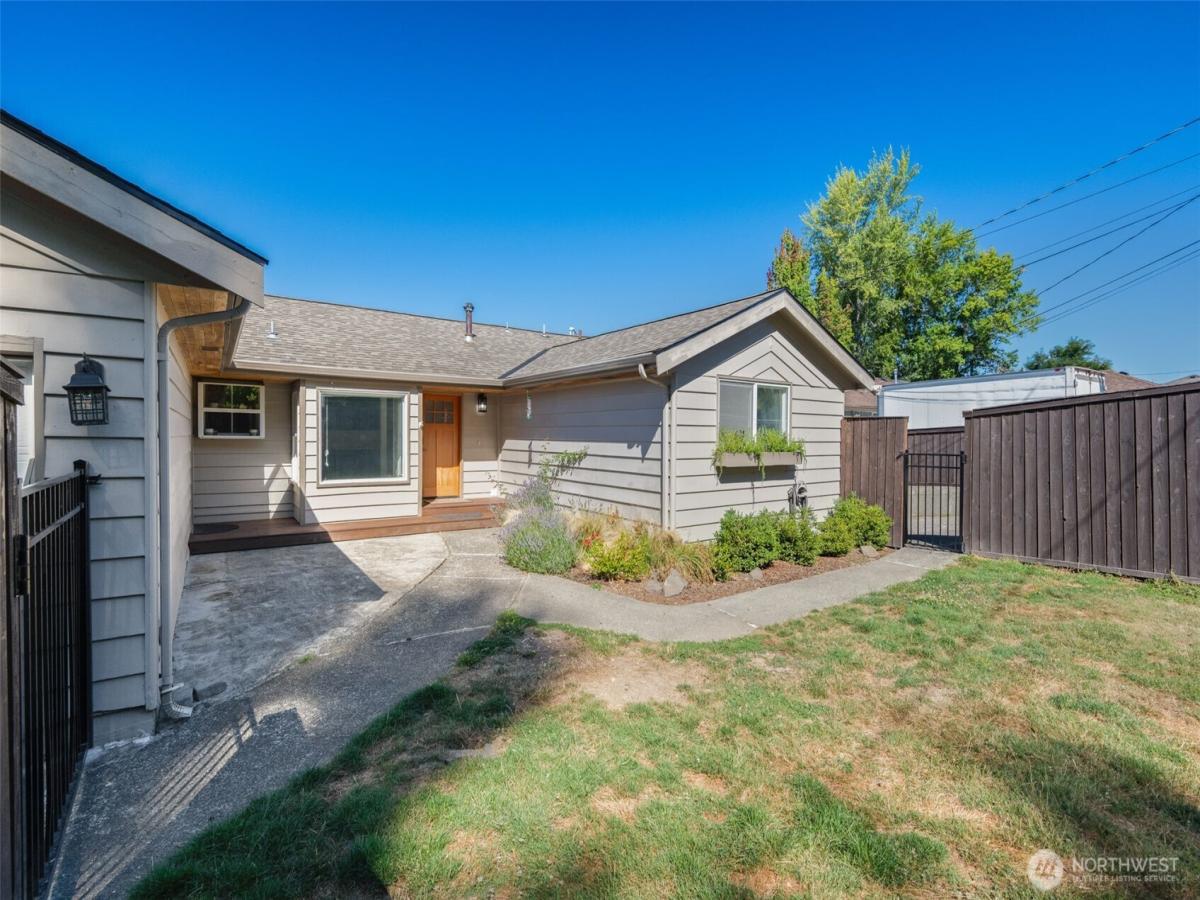 MLS #NWM2418993 image #0